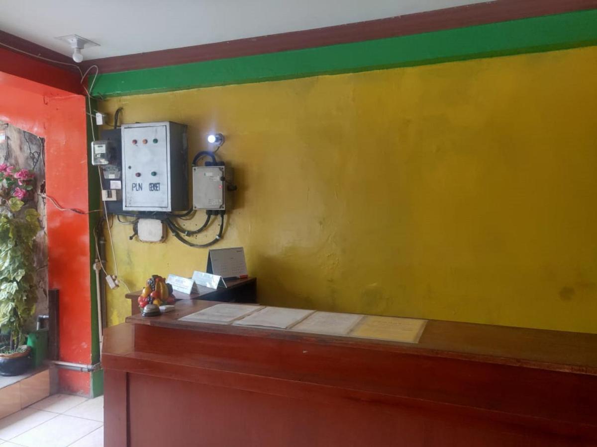 Oyo 90041 Hotel Sinar Lumayan Syariah Balikpapan  Buitenkant foto